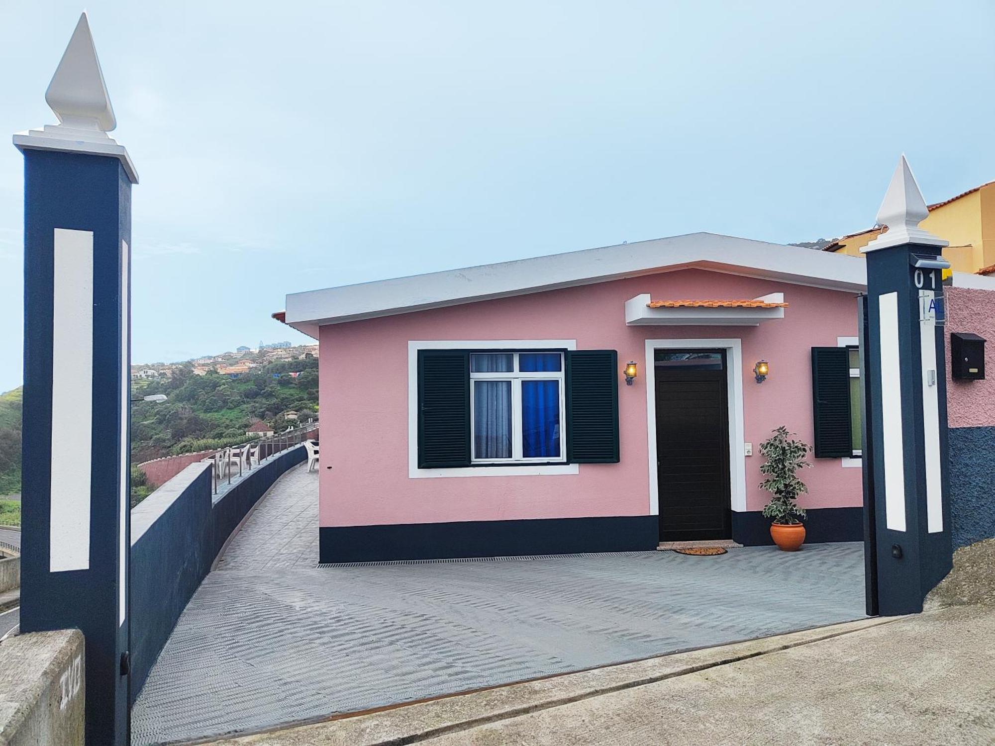 Gateone Al Airport View House Villa Machico  Exterior photo